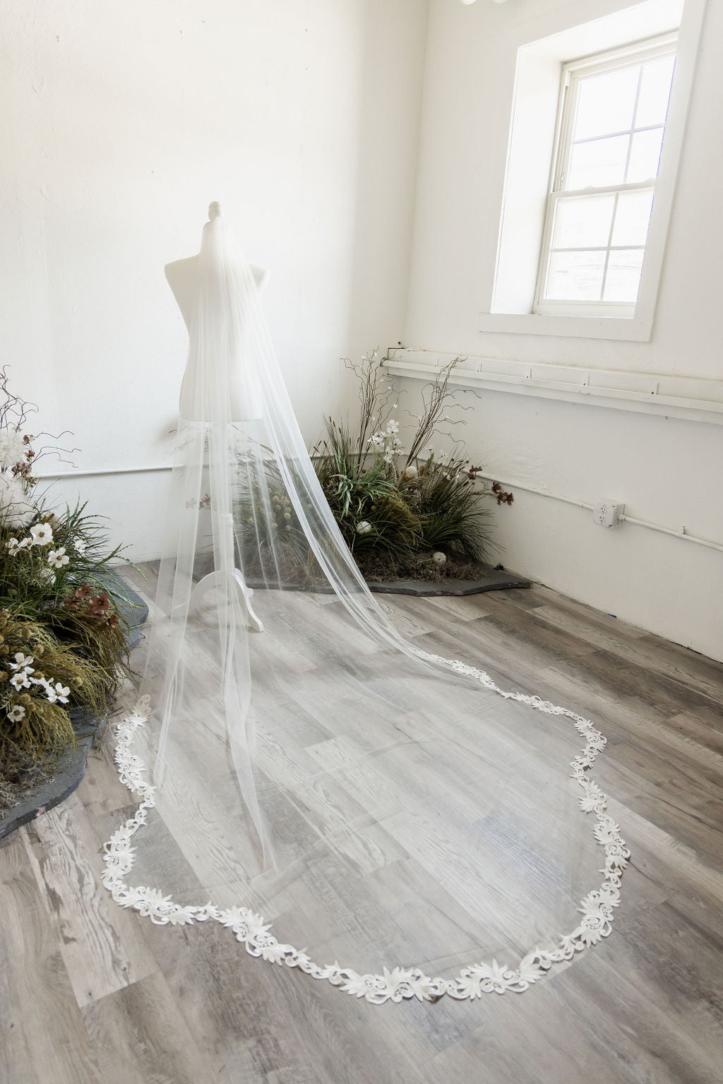 Etoile Lace Veil - Petite Mariee Boutique Etoile Lace Veil - Petite Mariee Boutique