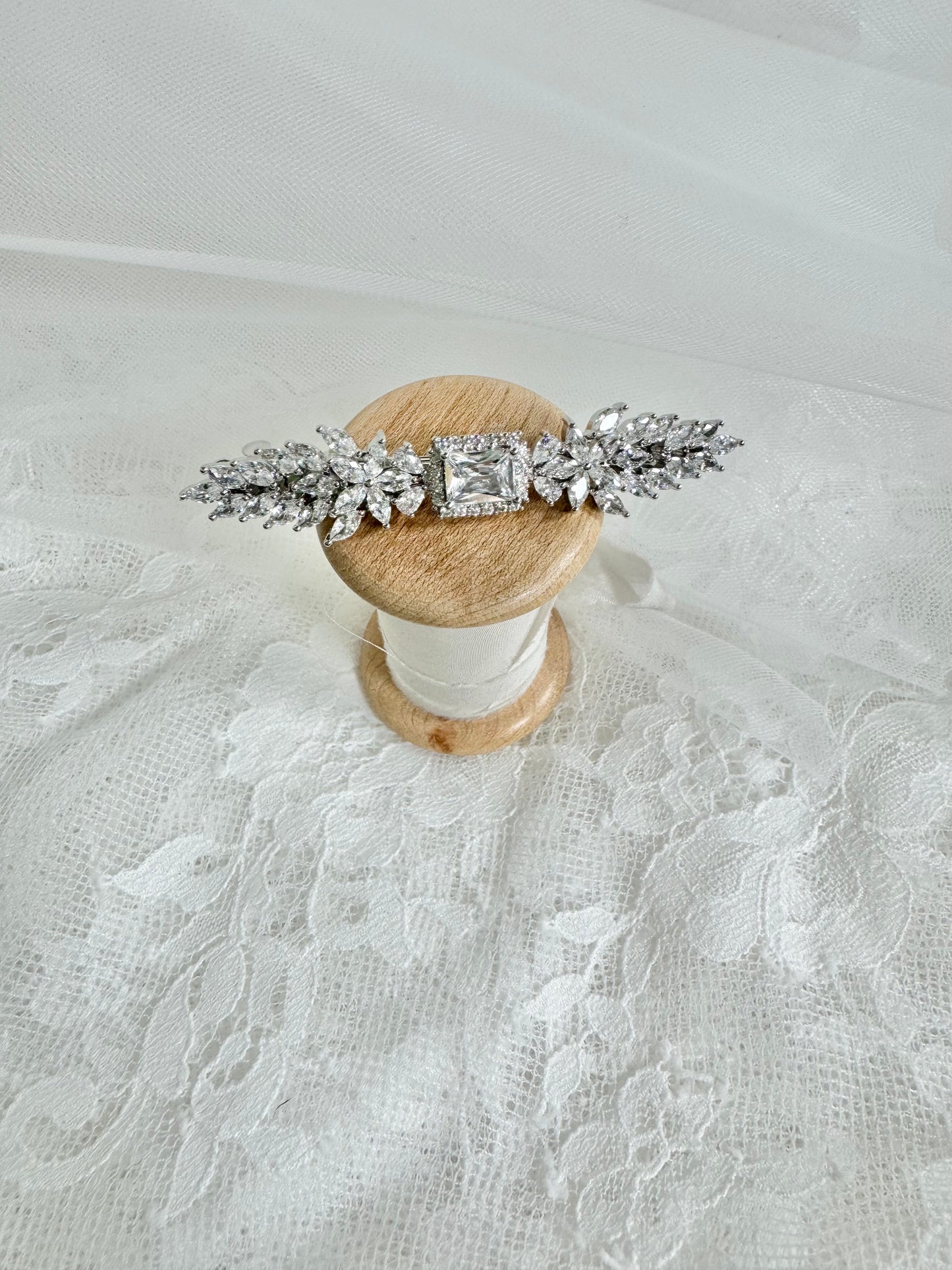 Zelda Crystal Hair Clip