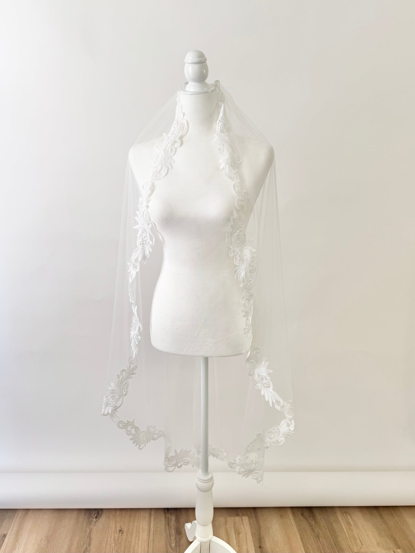 Fingertip Length Lace Wedding Veil