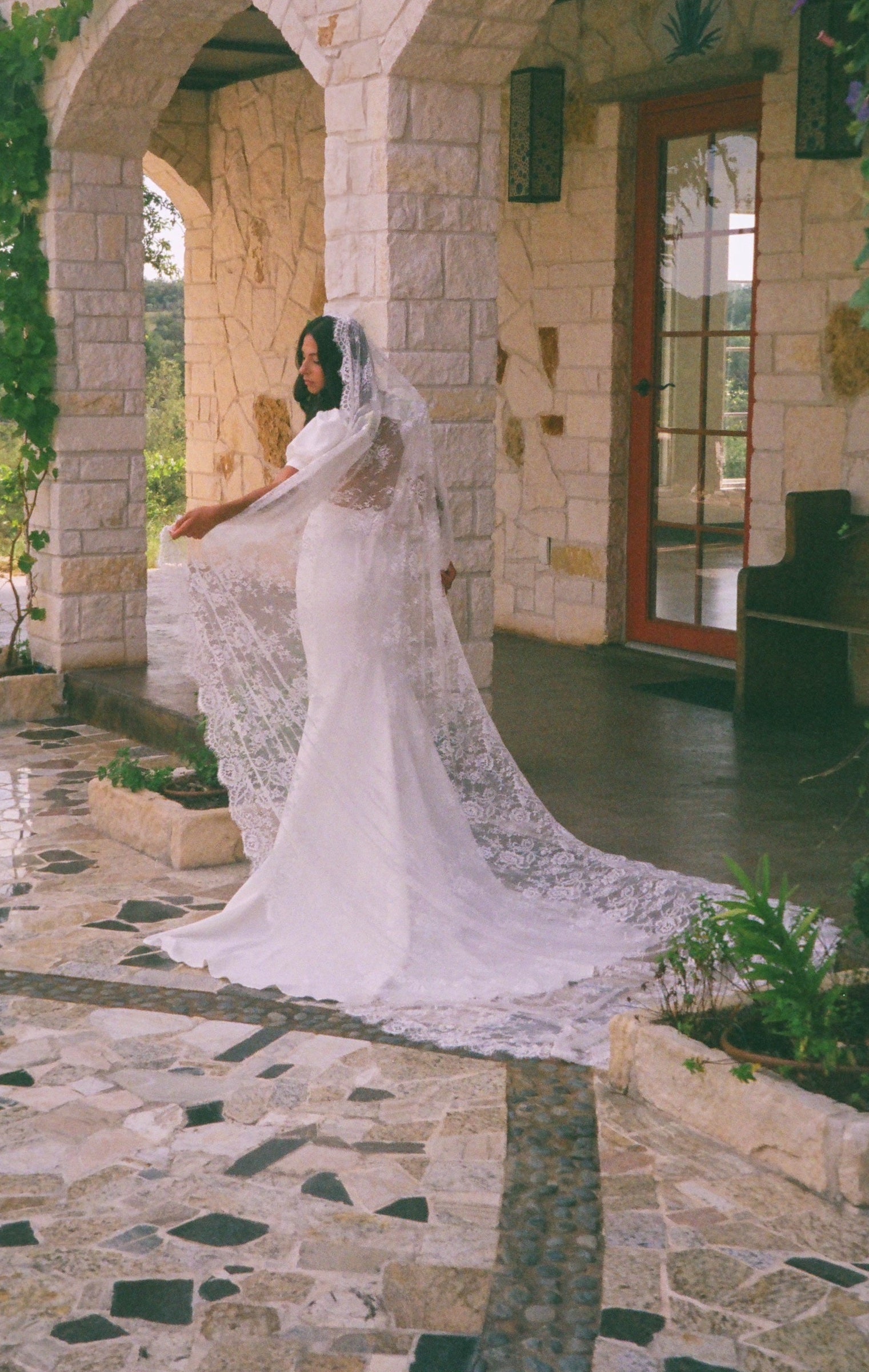 Vintage Lace Wedding Veil | Petite Mariee Boutique Vintage Lace Wedding Veil | Petite Mariee Boutique