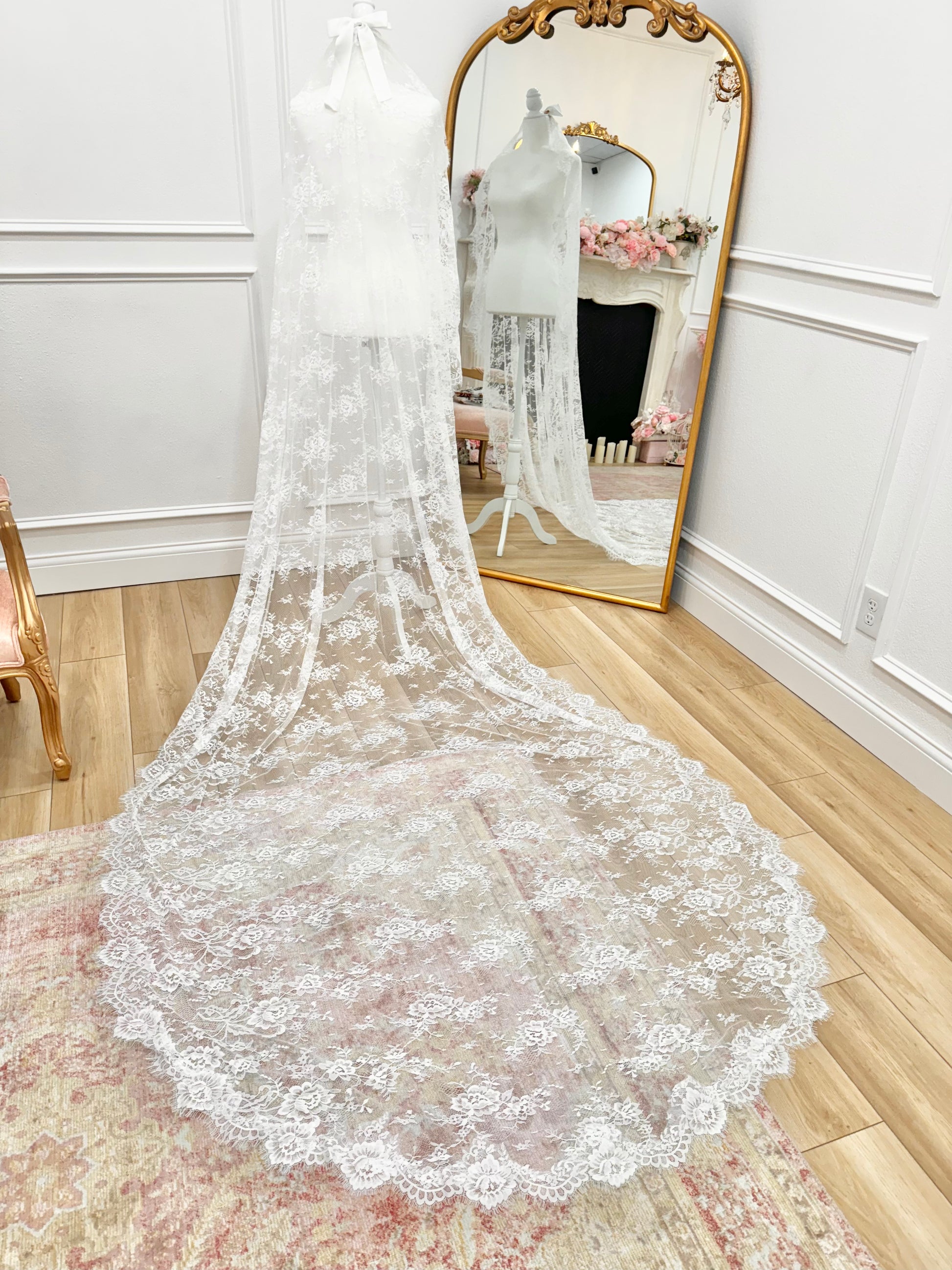 Vintage Lace Wedding Veil - Main Image