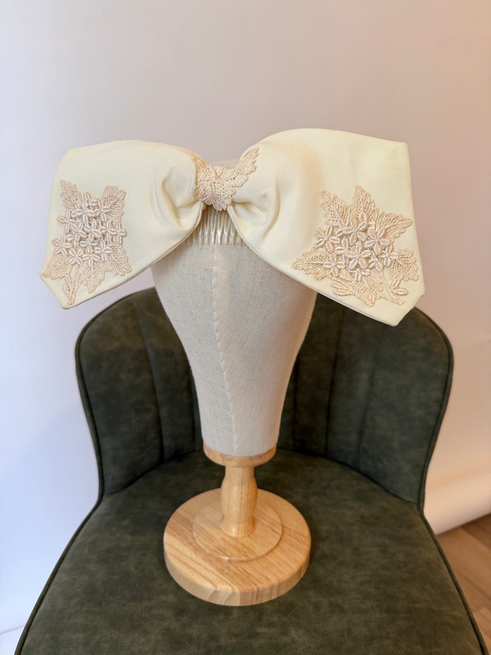 Lawson 1960s Vintage Bridal Hair Bow
