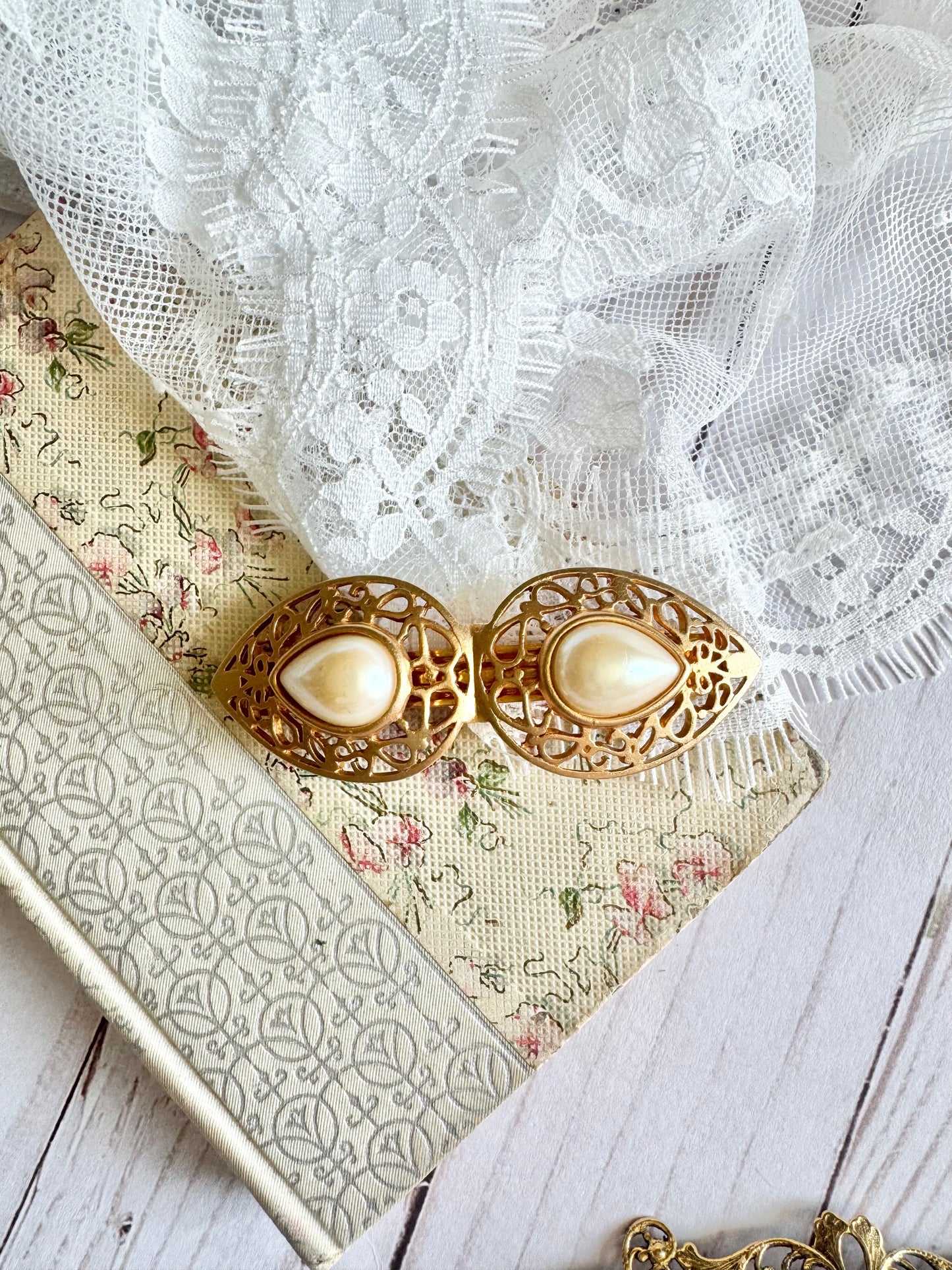 Vera Vintage Pearl Hairpiece