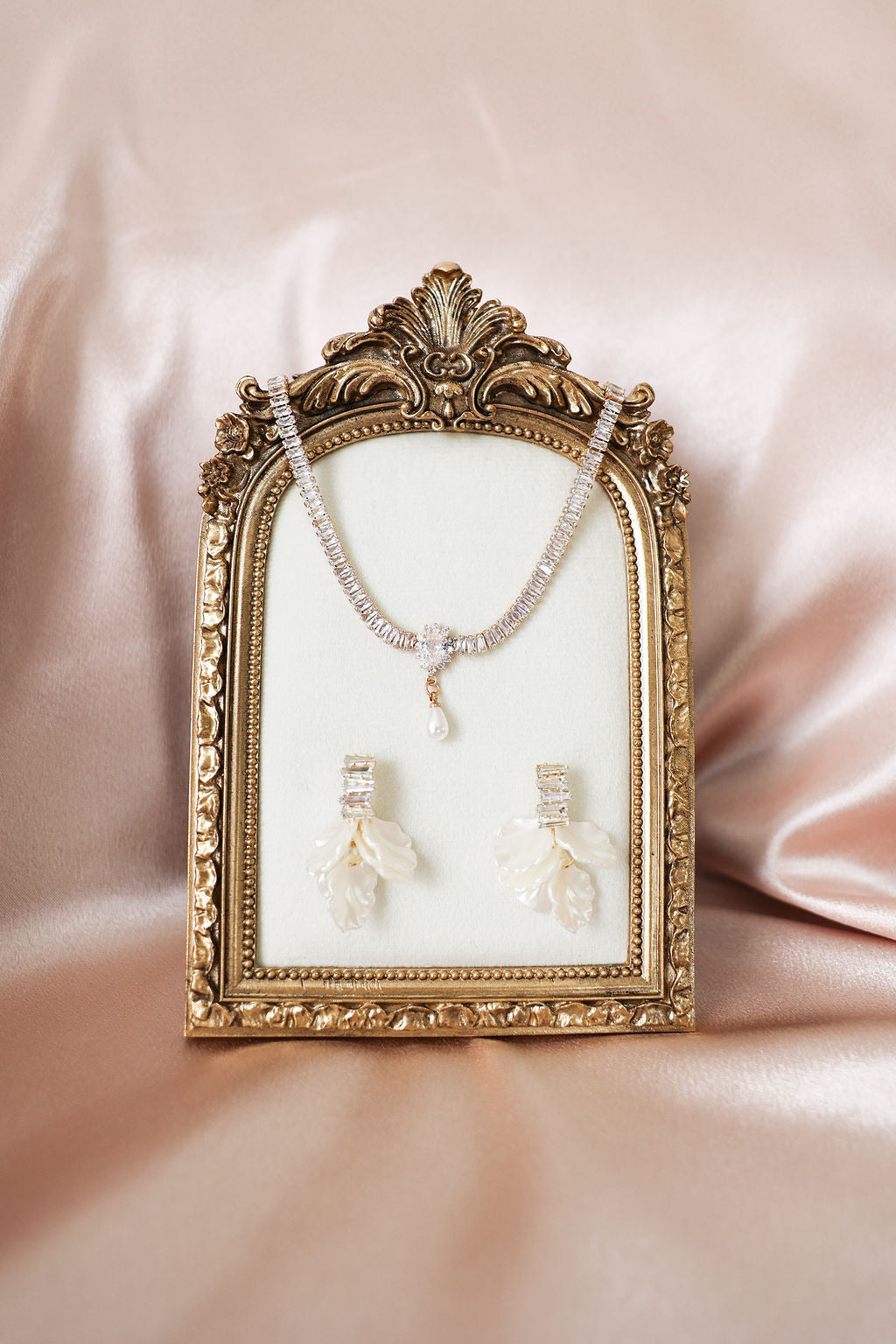 Crystal Pearl Wedding Necklace for Brides
